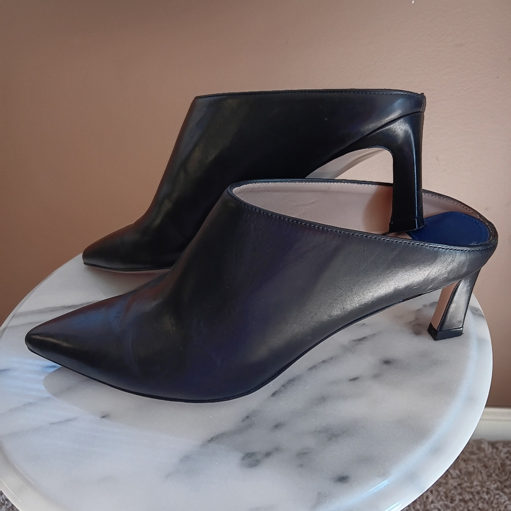 Stuart Weitzman Black Pointed-Toe Leather Mules